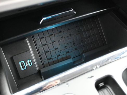 Used 2022 Ford Expedition XLT image 18