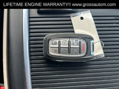 Used 2024 Chrysler Pacifica Touring-L FWD image 35