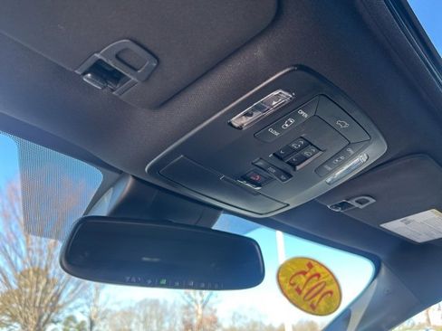 Used 2025 Toyota Sienna XSE image 31