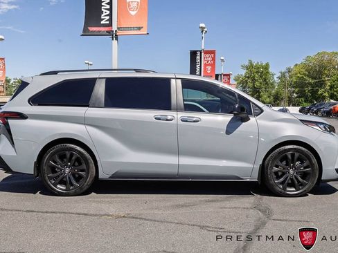 Used 2025 Toyota Sienna XSE FWD image 19