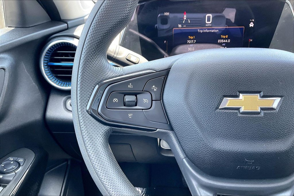 Used 2025 Chevrolet Trax LT FWD image 7
