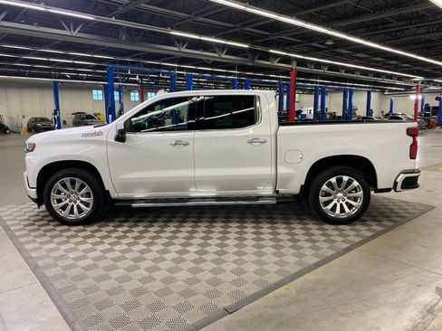 Used 2022 Chevrolet Silverado 1500 High Country w/ Technology Package image 5