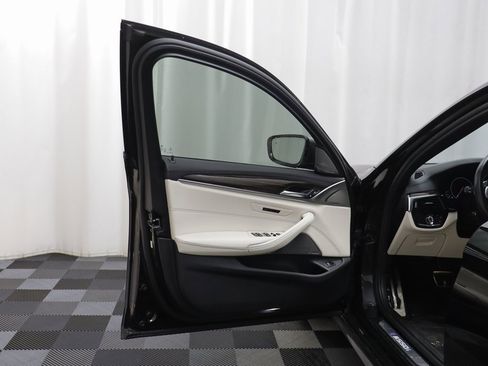 Used 2019 BMW M550i xDrive w/ Premium Package image 4