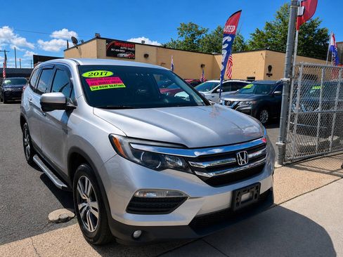 Used 2017 Honda Pilot EX image 3