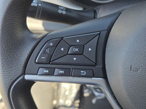 Used 2022 Nissan Versa SV image 18