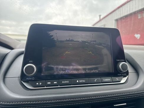 Used 2023 Nissan Rogue SV image 5