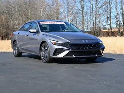 Used 2024 Hyundai Elantra SEL w/ Convenience Package