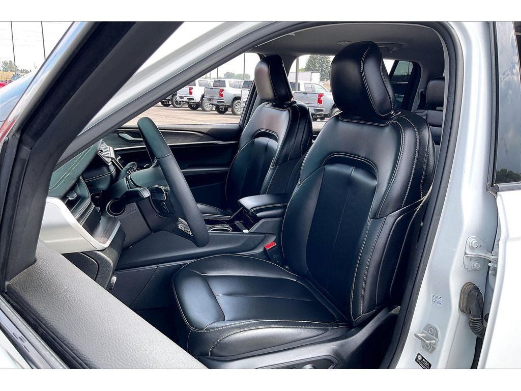 Used 2023 Jeep Grand Cherokee L Limited AWD/4WD image 26