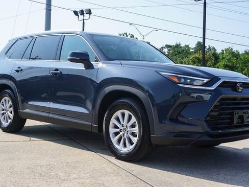 Used 2025 Toyota Grand Highlander FWD image 2