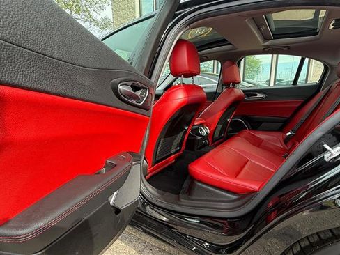 Used 2019 Alfa Romeo Giulia AWD w/ Quick Order Package 22J Sport image 12