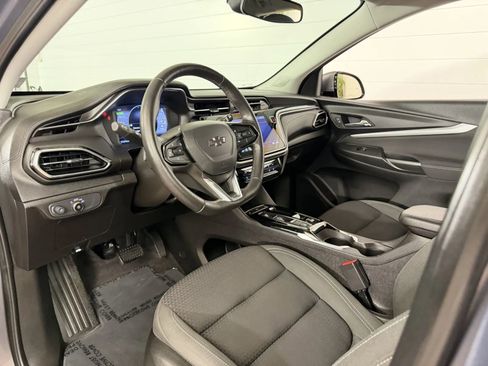 Used 2022 Chevrolet Bolt EUV LT w/ Comfort Package FWD image 11