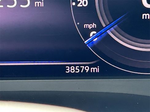 Used 2022 Volkswagen Atlas Cross Sport SE image 28