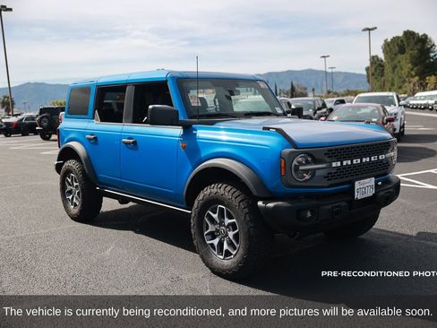 Used 2025 Ford Bronco Badlands image 8