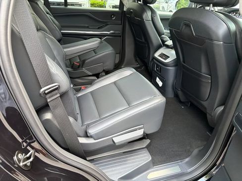 New 2027 Lincoln Navigator Premiere RWD image 15