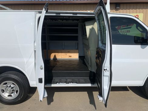 Used 2021 Chevrolet Express 2500 w/ Driver Convenience Package RWD image 18