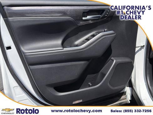 Used 2025 Toyota Highlander Platinum AWD/4WD image 20