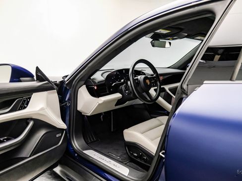 Used 2020 Porsche Taycan Turbo image 31