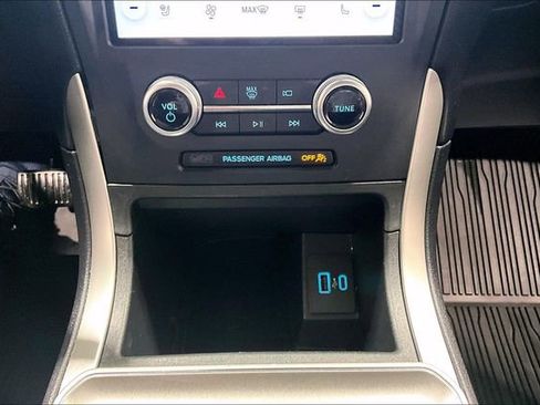 Used 2024 Ford Edge SEL w/ Convenience Package image 16