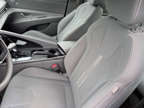 Used 2023 Hyundai Elantra SEL FWD image 11