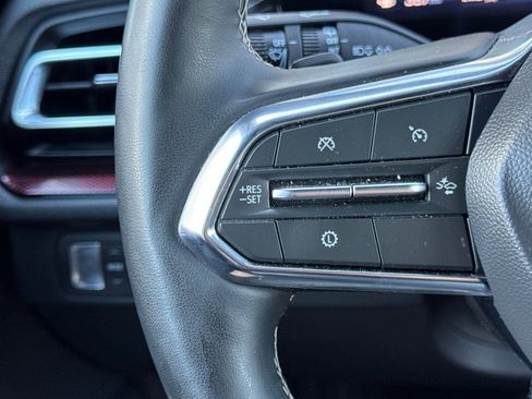 Used 2025 Chevrolet Traverse Z71 image 38