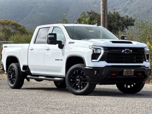Used 2025 Chevrolet Silverado 2500 LT w/ Trail Boss Package AWD/4WD image 2