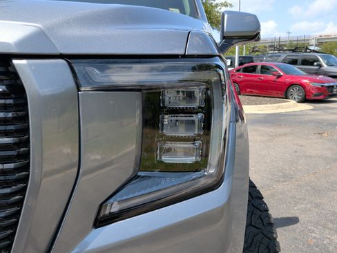 Used 2022 GMC Yukon Denali RWD image 3