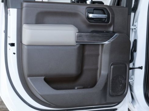 Used 2020 Chevrolet Silverado 2500 LTZ w/ LTZ Premium Package image 36