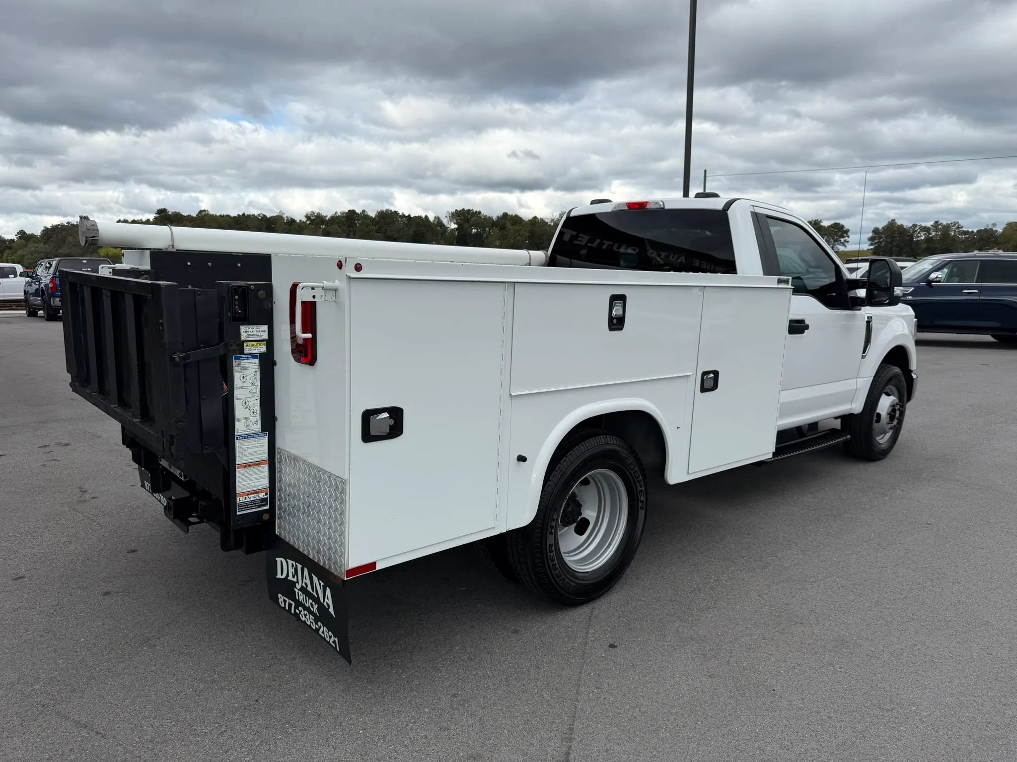Used 2020 Ford F350 XL w/ Power Equipment Group RWD image 4