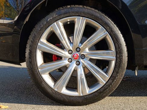 Used 2023 Jaguar F-PACE R-Dynamic S image 13