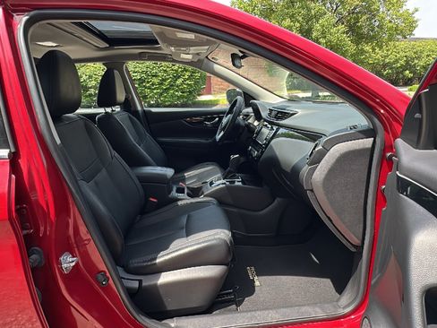 Certified 2018 Nissan Rogue Sport SL w/ SL Premium Package AWD/4WD image 25
