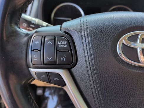 Used 2018 Toyota Highlander XLE FWD image 19