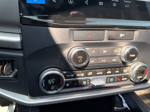 Used 2023 Ford Expedition XLT RWD image 47