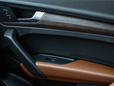 Used 2024 Audi Q5 2.0T Premium w/ Convenience Package image 16