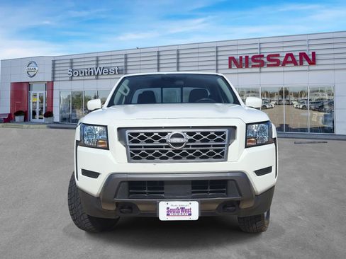 Used 2022 Nissan Frontier SV AWD/4WD image 2
