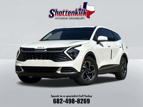 Used 2024 Kia Sportage LX FWD image 1