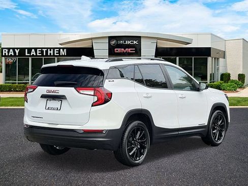 Used 2023 GMC Terrain SLE w/ Driver Convenience Package FWD image 4