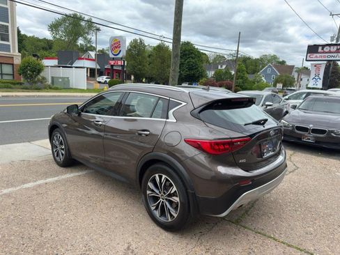 Used 2018 INFINITI QX30 Premium w/ Navigation Package image 5
