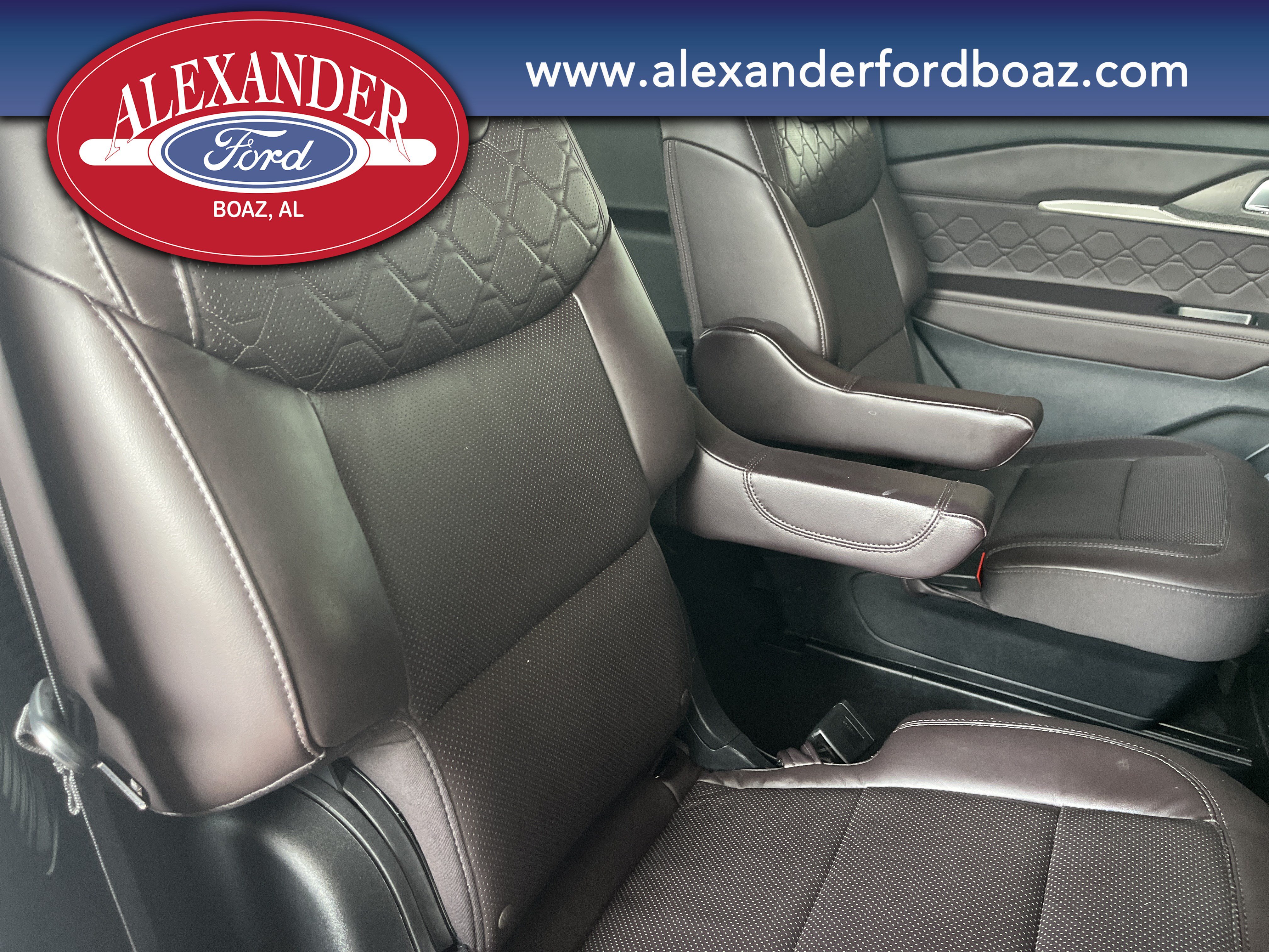 Used 2025 Ford Explorer Platinum w/ LUX Leather Package AWD/4WD image 18