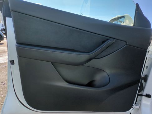 Used 2021 Tesla Model Y Performance image 16