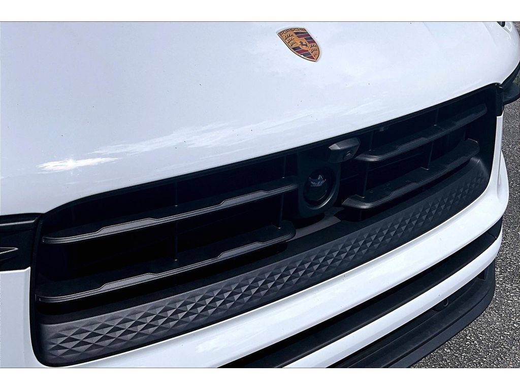 Used 2026 Porsche Macan AWD/4WD image 34