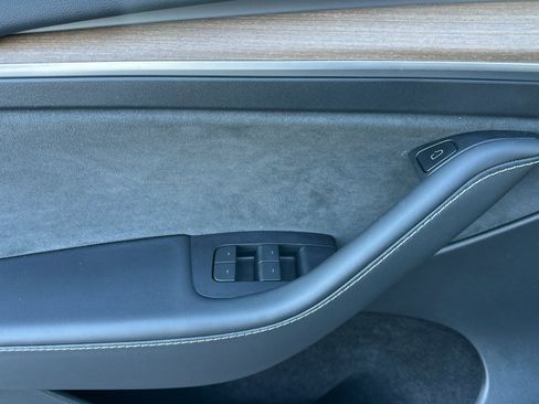 Used 2023 Tesla Model Y Long Range image 11