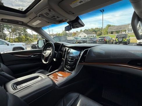 Used 2020 Cadillac Escalade Premium Luxury image 21