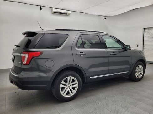 Used 2018 Ford Explorer XLT w/ Equipment Group 202A AWD/4WD image 10