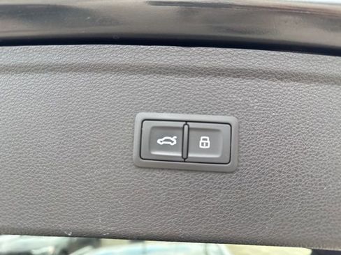 Used 2021 Audi Q5 Premium w/ Convenience Package image 10