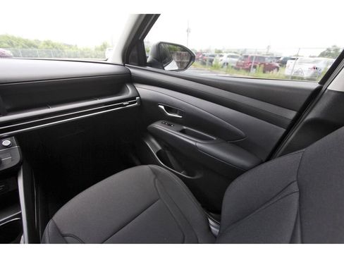 Certified 2026 Hyundai Tucson SE FWD image 11