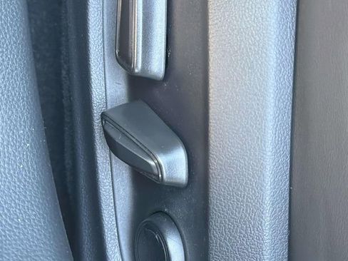 Used 2025 Toyota Prius XLE FWD image 28