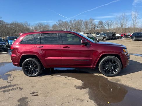 Used 2017 Jeep Grand Cherokee Altitude image 6