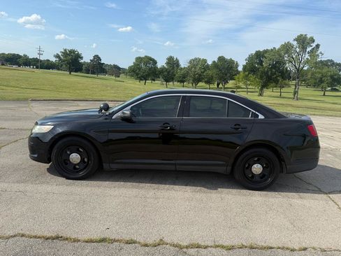 Used 2017 Ford Taurus Police Interceptor FWD image 3