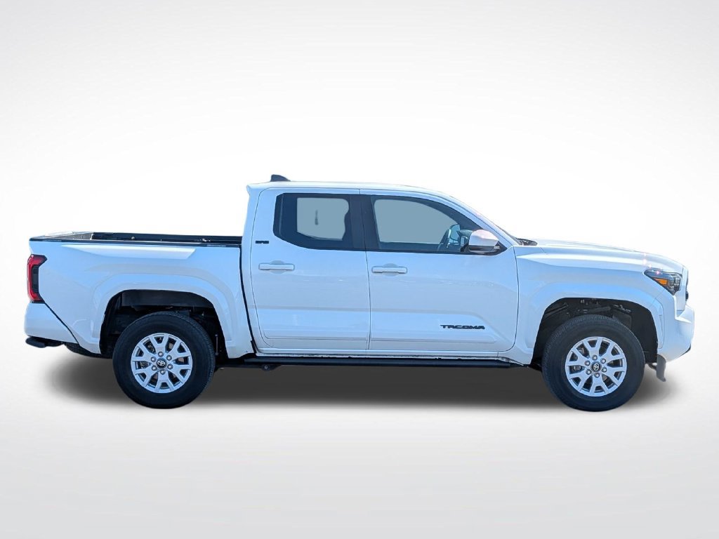 Used 2024 Toyota Tacoma SR5 AWD/4WD image 2