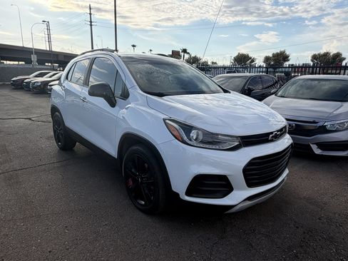 Used 2018 Chevrolet Trax LT w/ Redline Edition FWD image 3